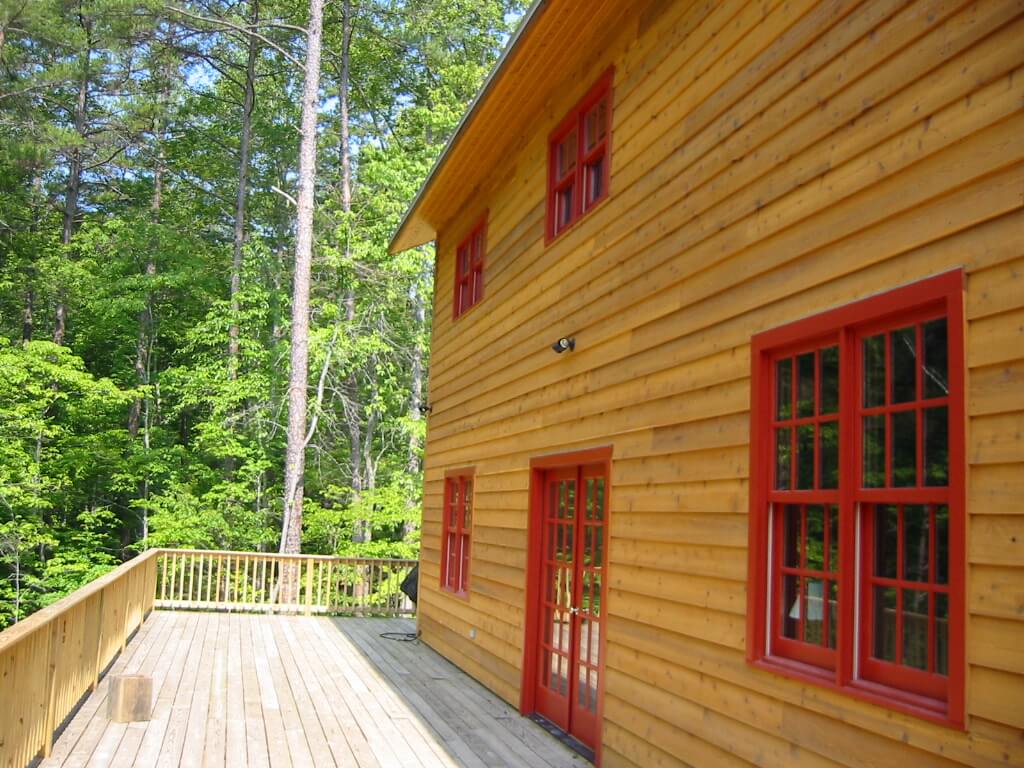 barn-home-side-porch