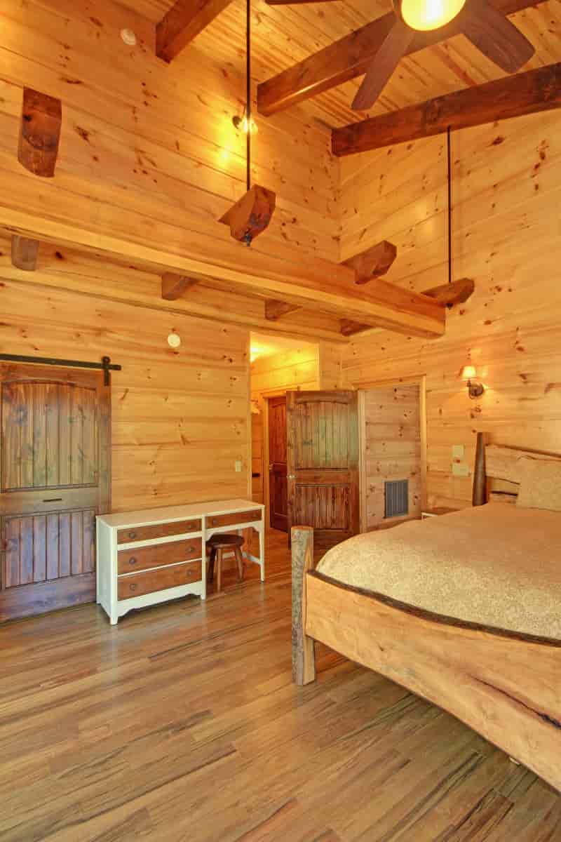 Timber beams in bedroom