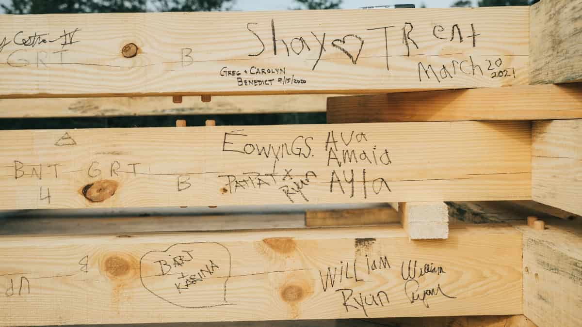 community signed timbers